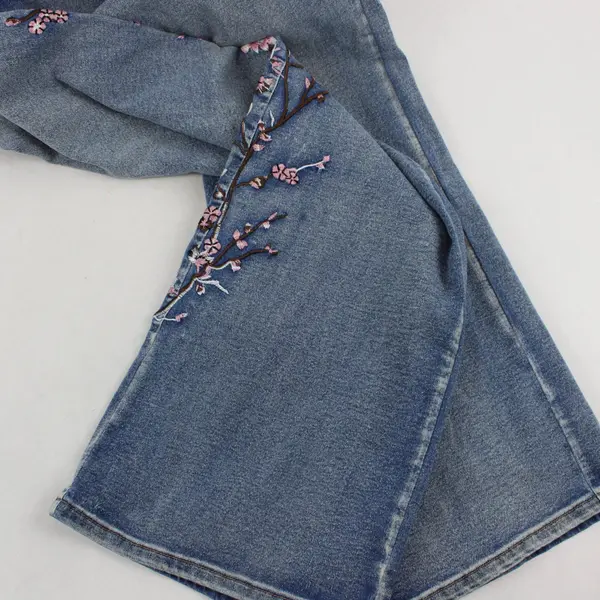 Unbranded Women's 3X (40x31) High Rise Flare Leg Floral Embroidered Denim Jeans