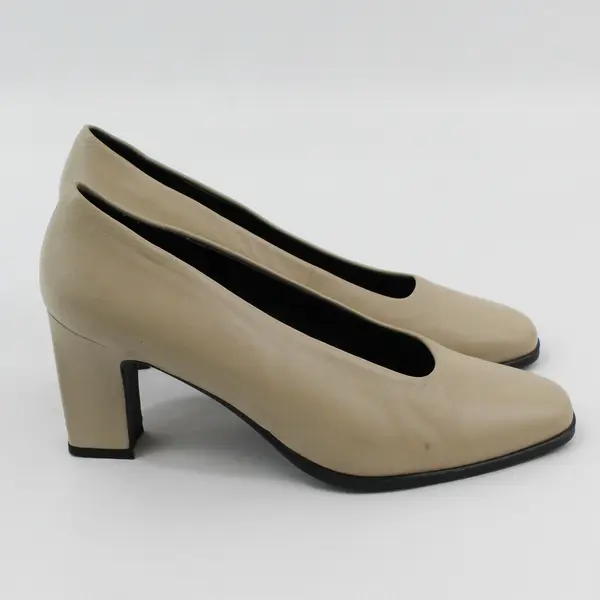 What's What Solid Cream Color Leather 3" Block Heel Pumps Womens Size 8.5