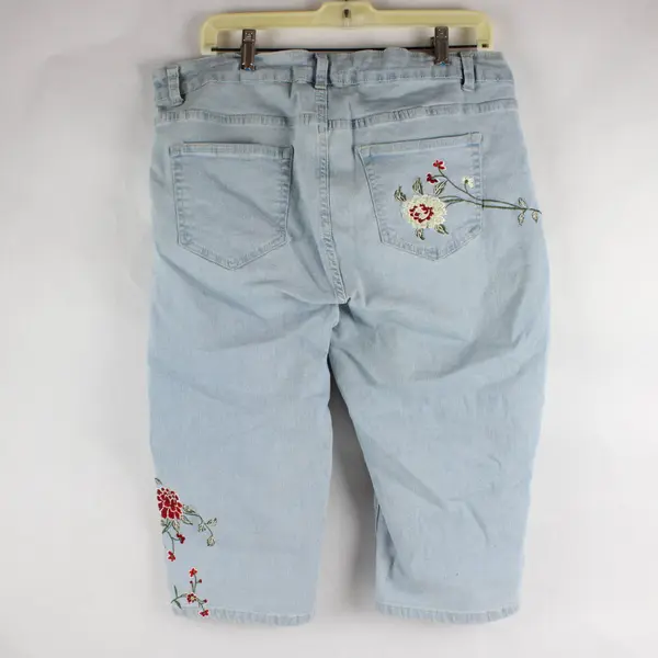 Sandpiper Floral Embroidered Light Wash Denim Capris Women's Size 16W