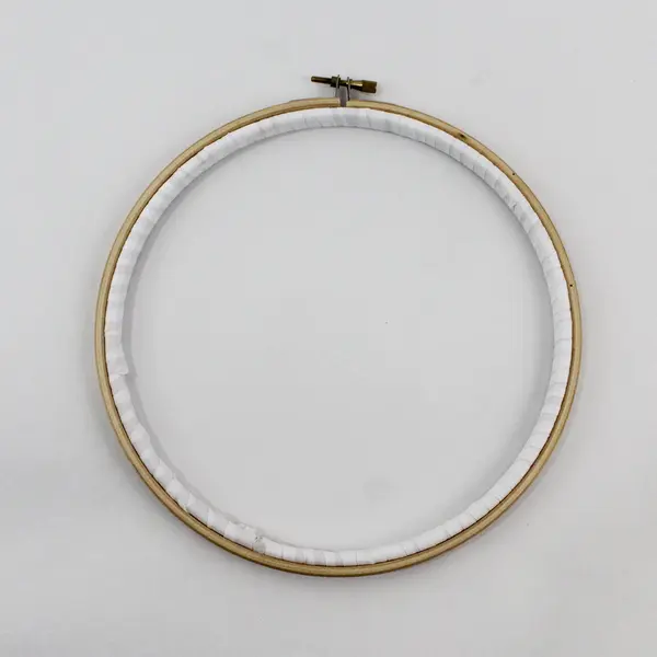 Lot of 4 Wooden Embroidery Hoops Screw Adjusters Round