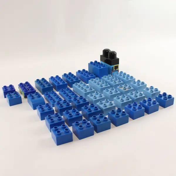 2.6 lb Mixed Lot Large Building Blocks Plastic Pieces Parts
