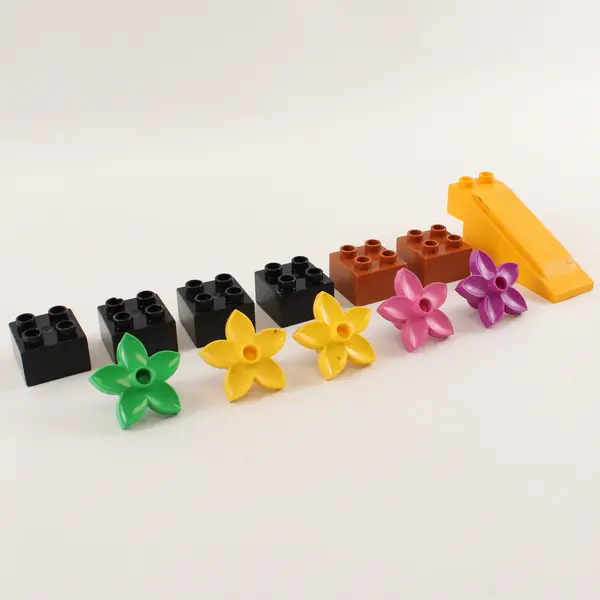 2.6 lb Mixed Lot Large Building Blocks Plastic Pieces Parts