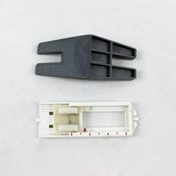 Singer Sewing Machine Presser Feet Attachments 8 Piece Lot Zipper Foot