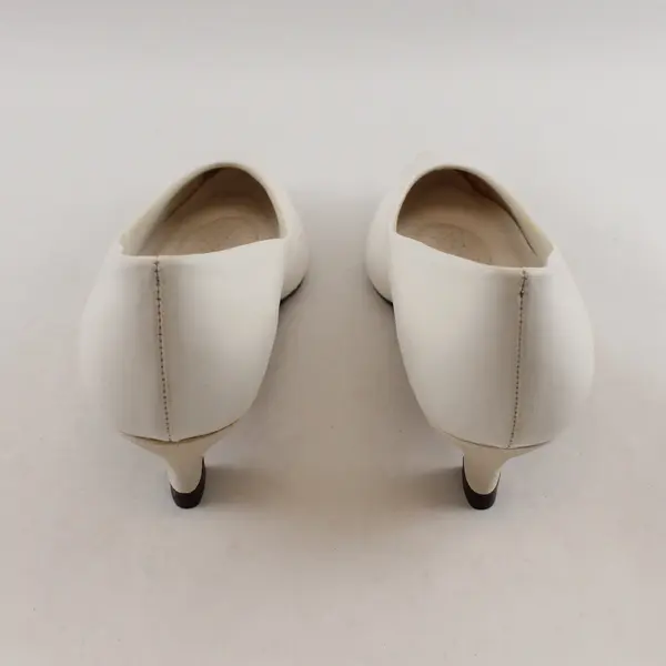 Andrea Ellis White Pumps Women's Size 9W Heels Wide Width