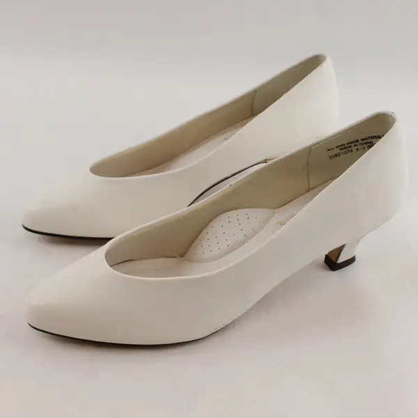 Andrea Ellis White Pumps Women's Size 9W Heels Wide Width