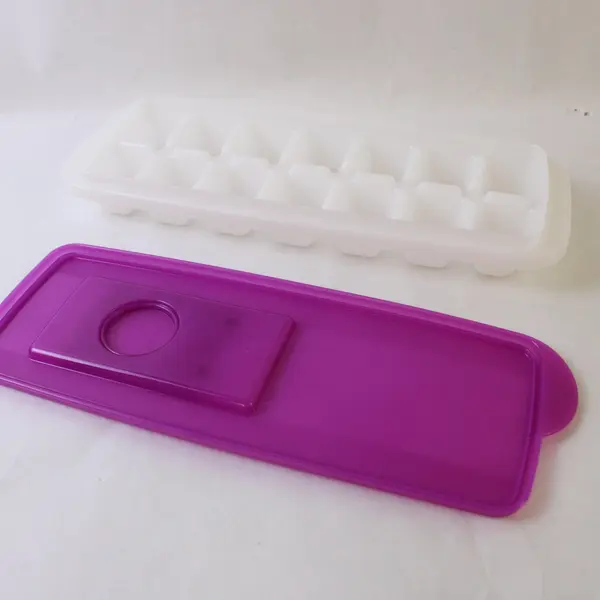 Tupperware Ice Cube Tray With Purple Lid 2705A-1