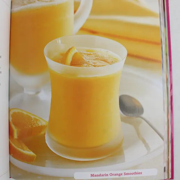The Smoothies Bible More Than 150 Refreshing Smoothies 2012 Softcover Book Good