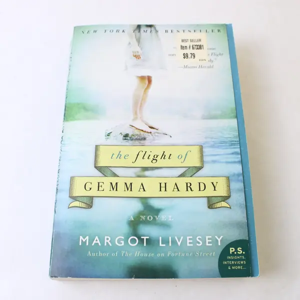 The Flight of Gemma Hardy SC Book, 2012 #673381 