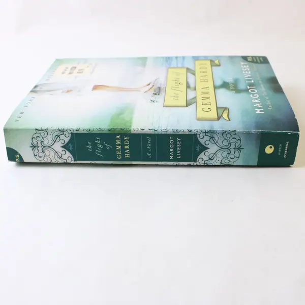 The Flight of Gemma Hardy SC Book, 2012 #673381 