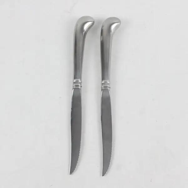 Lot Of 2 Towle Silver TWS47 Pattern Stainless Pistol Handle Steak Knives 9"