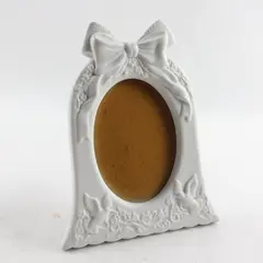 Vintage Russ White Lace & Promises Porcelain Bell Photo Frame 3.5x5 #9144
