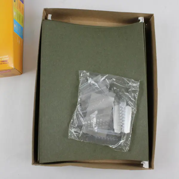 Staples 21 Green Letter 5-Tab Hanging File Folders w/Name Tags Inserts 116764