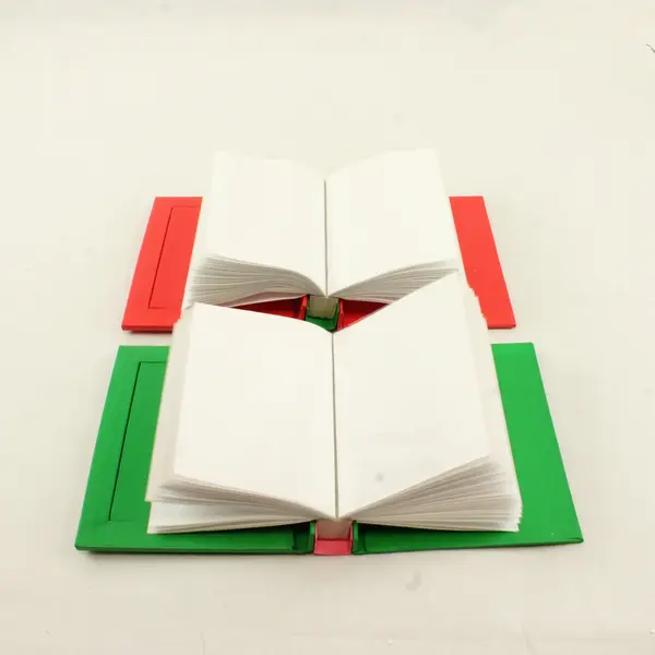 Lot of 2 Photo Albums Red Green Holds 100 4x6 Photos