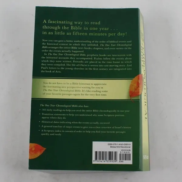 The One Year Chronological Bible 365 Daily Readings 2011 Paperback Good