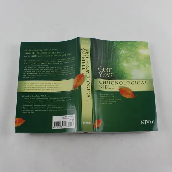 The One Year Chronological Bible 365 Daily Readings 2011 Paperback Good