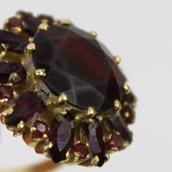 18K Yellow Gold Women's Garnet Cluster Ring Size 3.5 Made in Italy