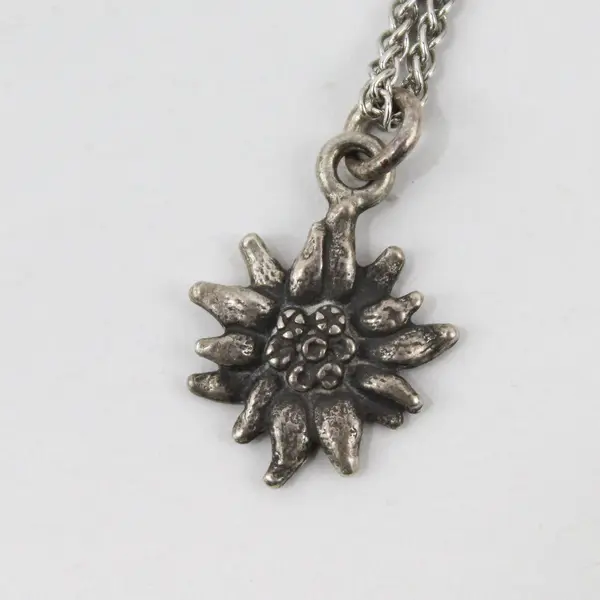 Vintage Sterling Silver Flower Pendant Necklace 17.5 In Chain