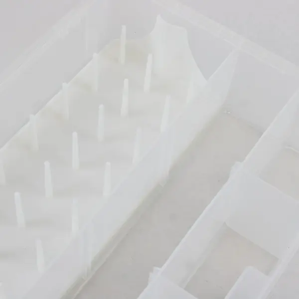 Clear Plastic Thread Storage Box Holds 31 Spools Sewing Organizer