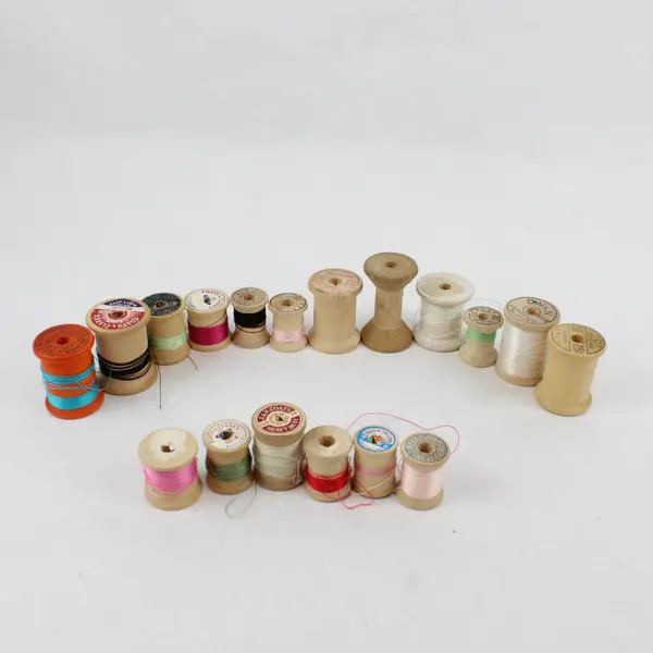 Lot of Wooden Sewing Spools w/ Thread Remnants 1/2 lb