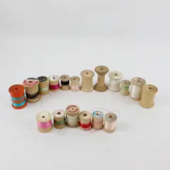 Lot of Wooden Sewing Spools w/ Thread Remnants 1/2 lb