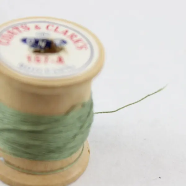 Lot of Wooden Sewing Spools w/ Thread Remnants 1/2 lb