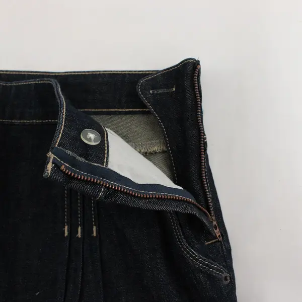 Elle Dark Wash Denim Jean Skirt Size 10 Pockets Side Zip Closure Pleated Front