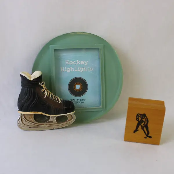 Russ Hockey Picture Frame 2x2.5 in & Rubber Stamp 