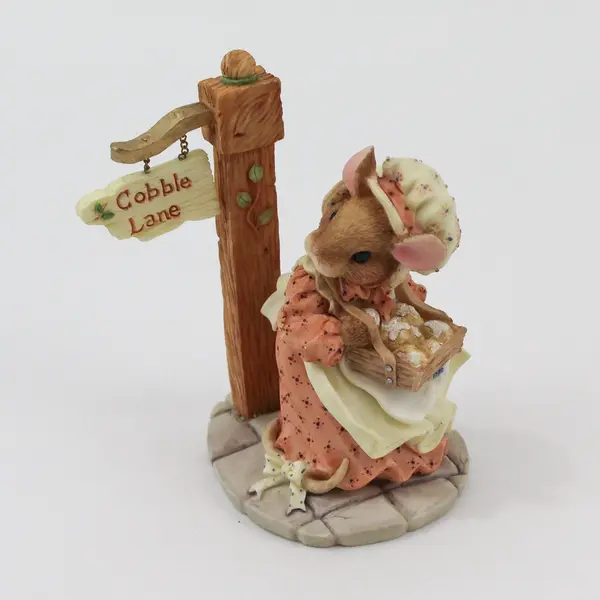 1995 Enesco Priscilla Hillman  Mouse Tales Hot Cross Buns 