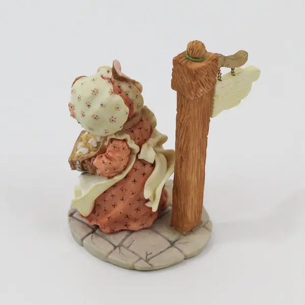 1995 Enesco Priscilla Hillman  Mouse Tales Hot Cross Buns 