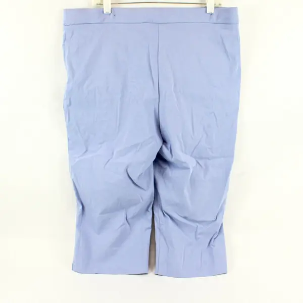 Alfred Dunner Powder Blue Capris Women's Size 14
