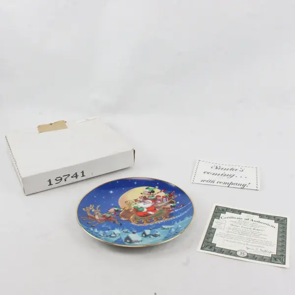 Bradford Exchange Disney Mickey's Holiday Magic Santa's Favorite Helpers Plate