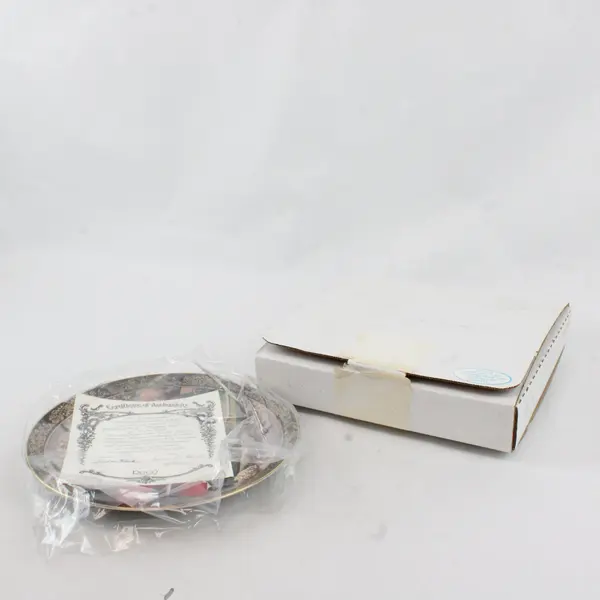 Sandra Kuck Wrapped With Love 1997 Collector Plate Bradex 84-R60-047.3