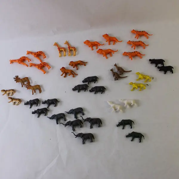 Lot of Assorted Plastic Miniature Wildlife Figures Educational Nature Toys