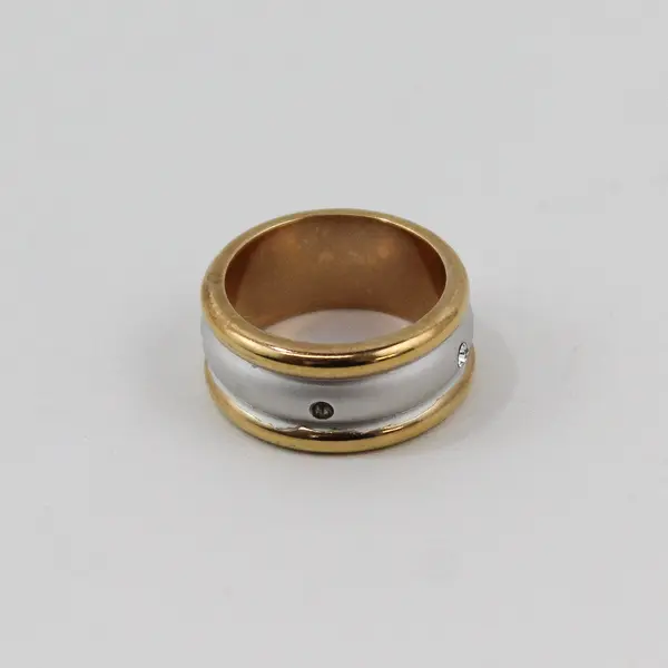 Gold Tone Ring With A Silver Tone Center Band With Rhinestones Size 5.75