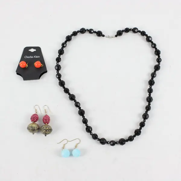 Mixed Jewelry Lot 4 Pc 3 Pairs Earrings Black Beaded Necklace CK Card