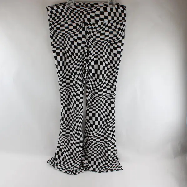 No Boundaries Black and White Wavy Check Bell Bottom Leggings Juniors' XL 15-17
