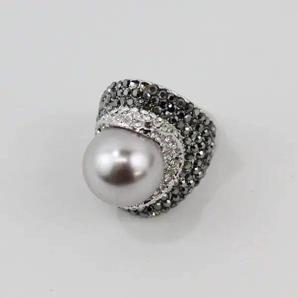 Pearl Cocktail Ring Size 7 Silver Tone
