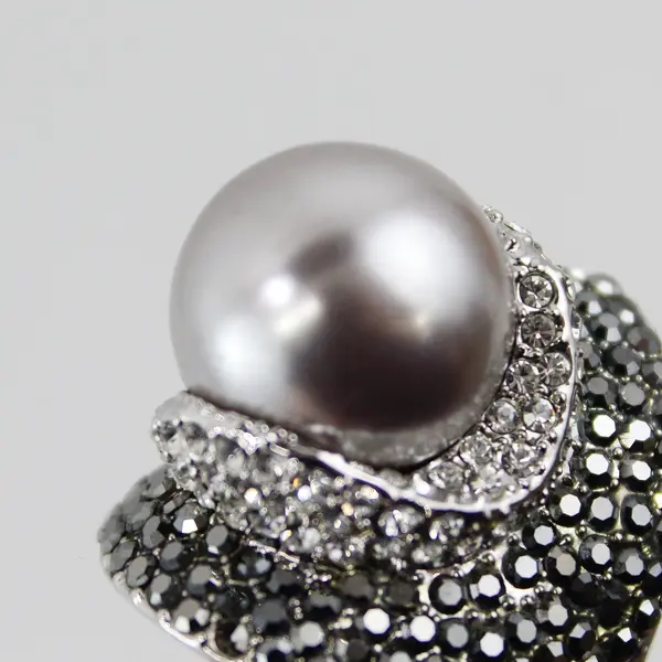  Pearl Cocktail Ring Size 7 Silver Tone