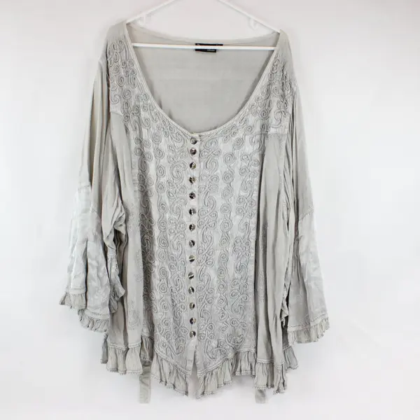 The Romeo & Juliet Collection Grey Button Down Long Sleeve Blouse Size 5X