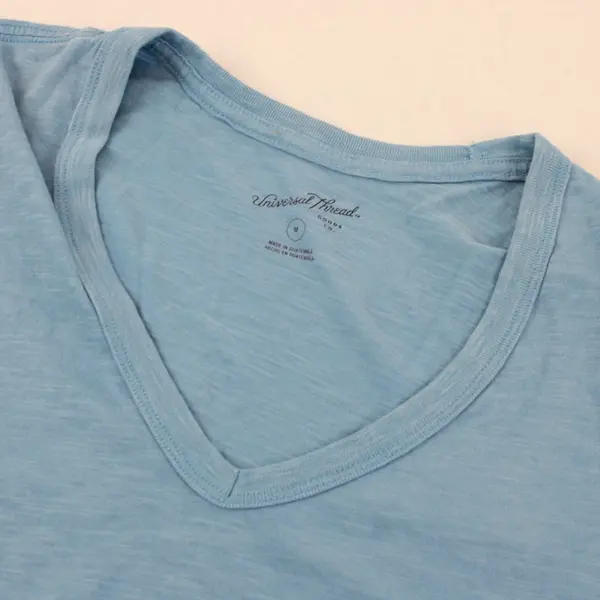 Universal Thread Women's Blue V-Neck Short Sleeve T-Shirt Size M