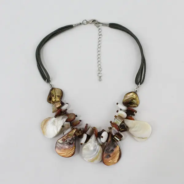 Mother of Pearl Shell Statement Necklace 17.5"