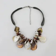 Mother of Pearl Shell Statement Necklace 17.5"