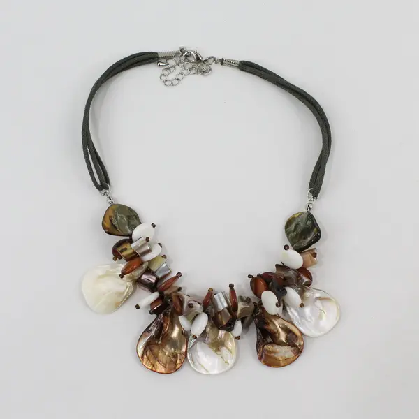 Mother of Pearl Shell Statement Necklace 17.5"