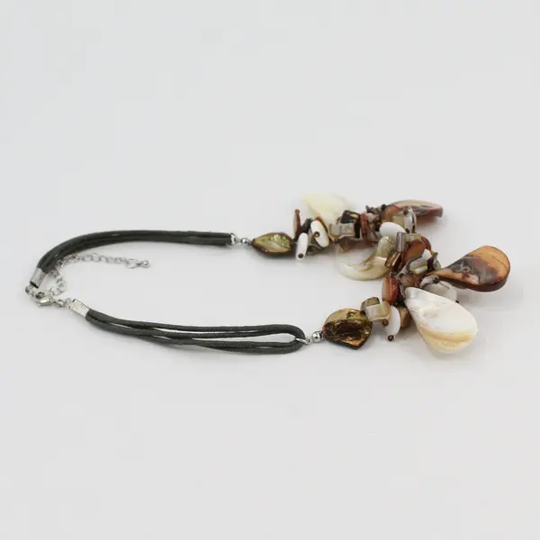 Mother of Pearl Shell Statement Necklace 17.5"