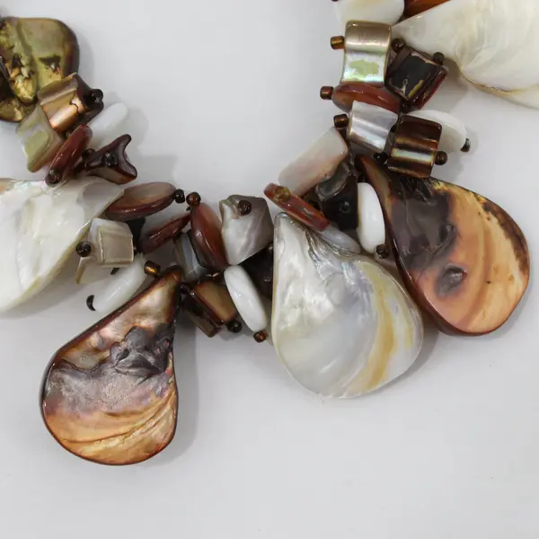 Mother of Pearl Shell Statement Necklace 17.5"