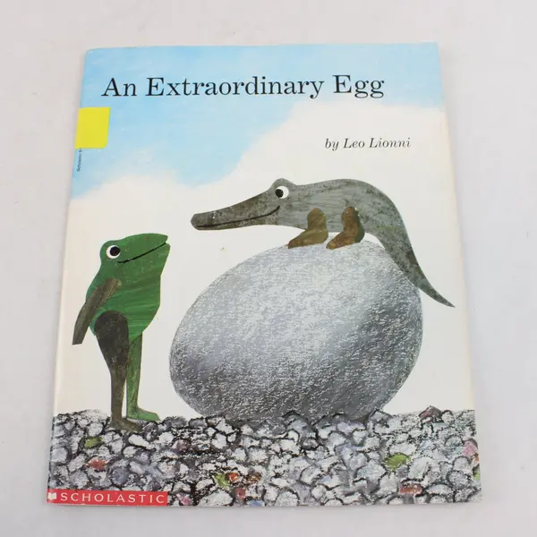 An Extraordinary Egg by Leo Lionni - Paperback