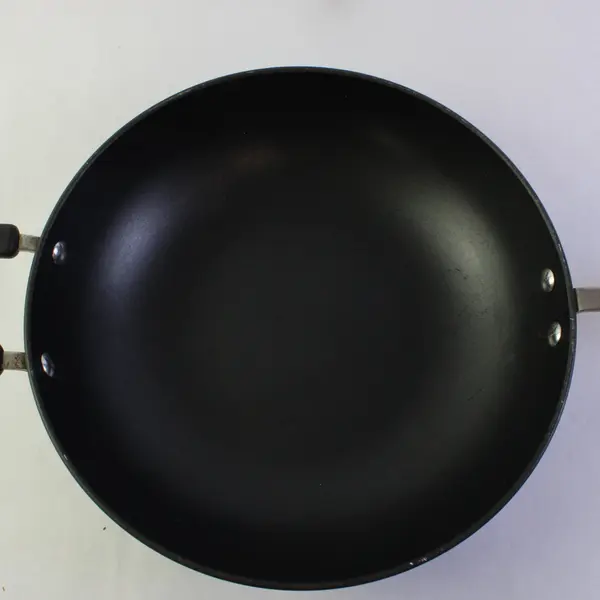 The Pampered Chef Hard-Anodized Nonstick Wok Pan 12" NO LID