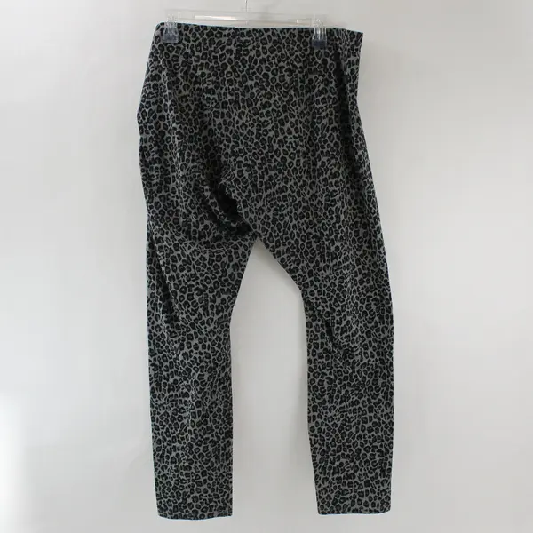 a.n.a A New Approach Leggings Women's Size XXL Gray and Black Cheetah Print
