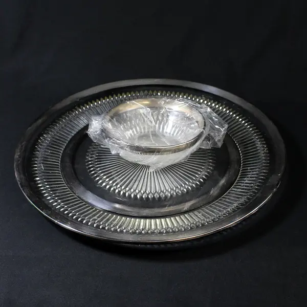 Kingsford Crystal Chip and Dip Set Silver Trim