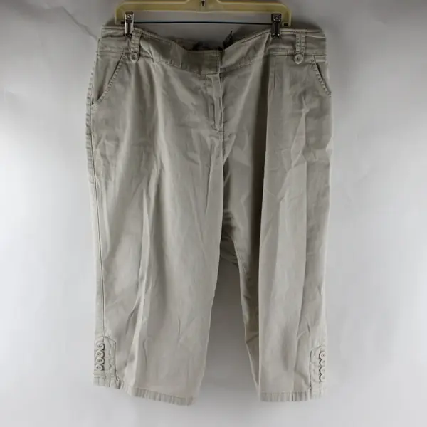 Larry Levine Beige Button Accent Capris Women's 18W